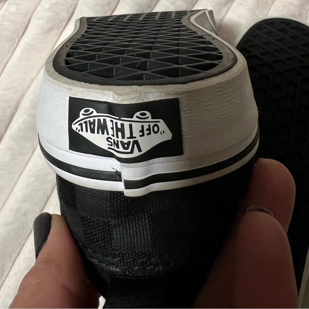 Vans - Picture 9 of 11
